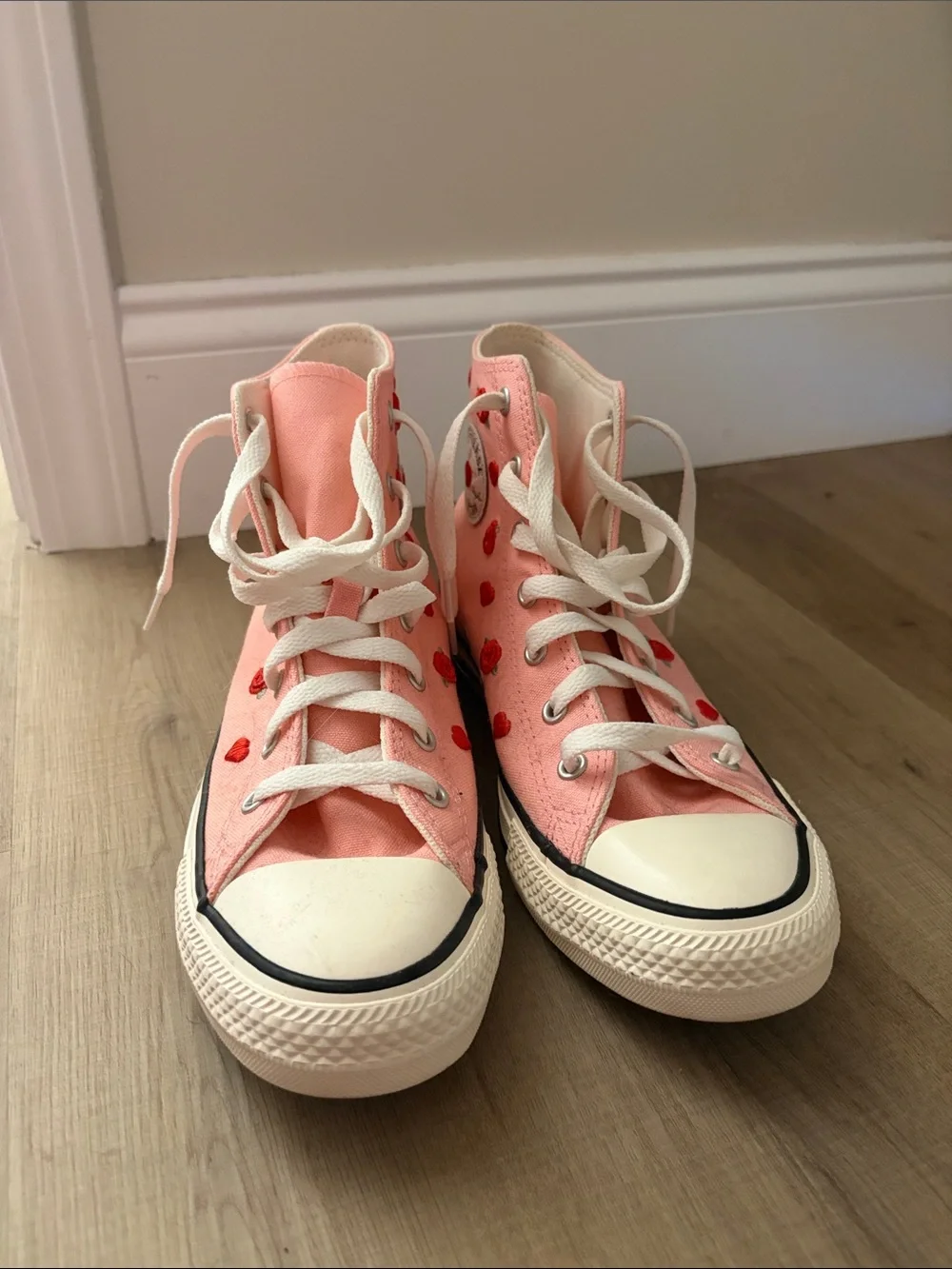 Converse Size 6 Pink High-Top Sneakers with Red Heart & Rose Details